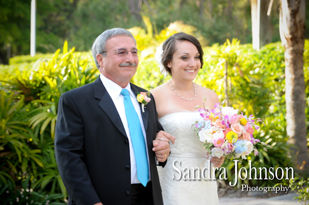 Best Lakeside wedding at Paradise Cove in Orlando, Florida - Wedding photographer - Sandra Johnson (SJFoto.com)